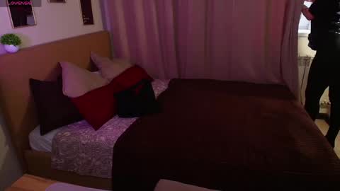 Snapshot of eliza_benet chatting on 18, 3, 2026 Ari online show from 18, 3, 2026