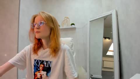 Snapshot of elizabeth_harpper chatting on 2, 2, 2025 Elizabeth online show from 2, 2, 2025