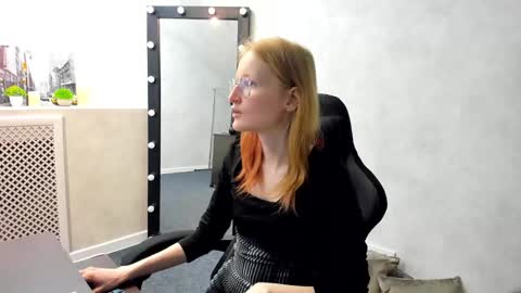 Snapshot of elizabeth_harpper chatting on 7, 3, 2025 Elizabeth online show from 7, 3, 2025