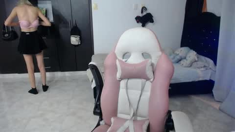 Snapshot of elizabeth_rose02 chatting on 8, 11, 2025 Elizabeth online show from 8, 11, 2025