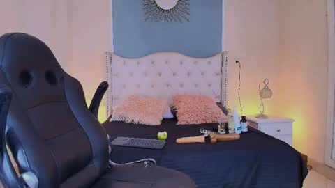 Elizabeth  online show from 5, 5, 2026