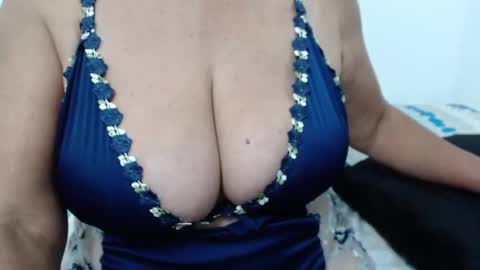 ElizabethMiler online show from 25, 5, 2026