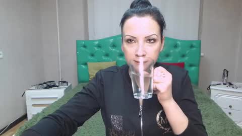 ElizabethSho online show from 26, 1, 2025