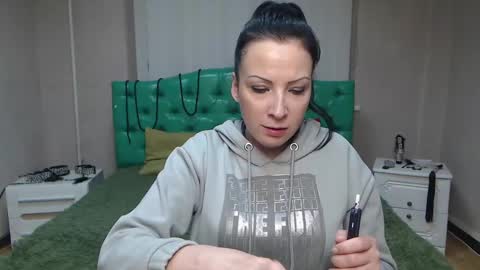 ElizabethSho online show from 31, 1, 2025