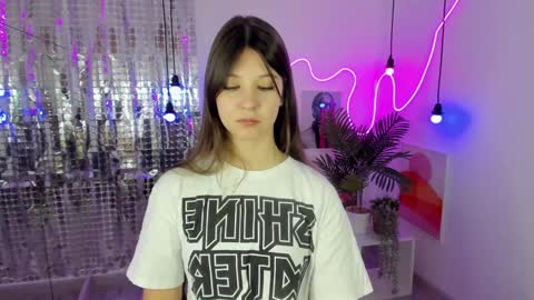 Snapshot of elizamild chatting on 5, 12, 2024 Eliza online show from 5, 12, 2024