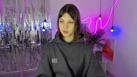 Snapshot of elizamild chatting on 5, 12, 2024 Eliza online show from 5, 12, 2024