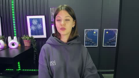 Snapshot of elizamild chatting on 10, 12, 2024 Eliza online show from 10, 12, 2024