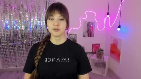 Snapshot of elizamild chatting on 2, 3, 2025 Eliza online show from 2, 3, 2025