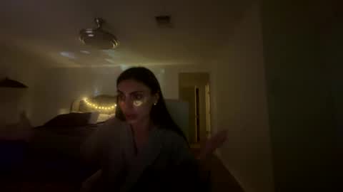 Snapshot of ella_ella_ella_ay chatting on 5, 10, 2025 ella_ella_ella_ay online show from 5, 10, 2025