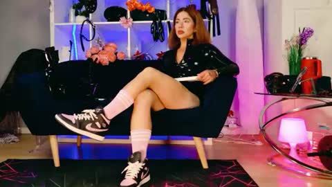 Snapshot of ella_kross chatting on 16, 7, 2026 ella_kross online show from 16, 7, 2026