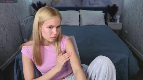 Snapshot of ella_ley chatting on 3, 3, 2026 Ella online show from 3, 3, 2026