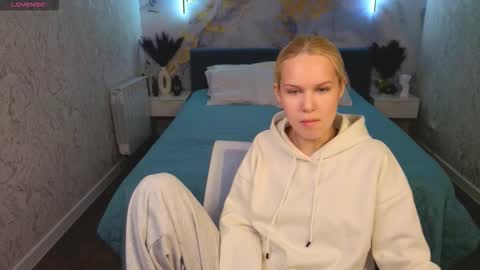 Snapshot of ella_ley chatting on 15, 3, 2026 Ella online show from 15, 3, 2026