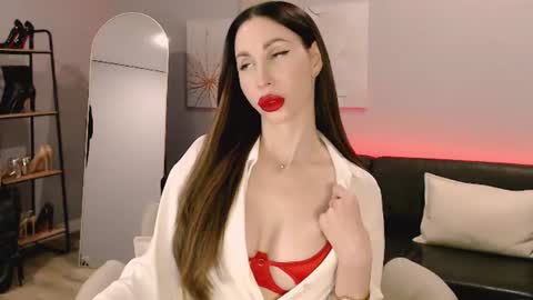 Ella online show from 25, 6, 2026