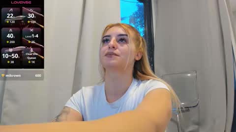 ella_vee online show from 4, 10, 2025