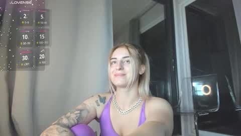 ella_vee online show from 18, 10, 2025