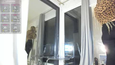 ella_vee online show from 21, 10, 2025