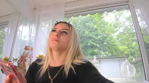 ella_vee online show from 8, 5, 2026