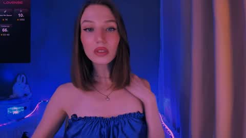 ellaamber online show from 5, 4, 2026