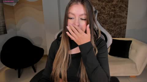 EllaClark online show from 30, 12, 2024