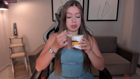 EllaClark online show from 17, 1, 2025