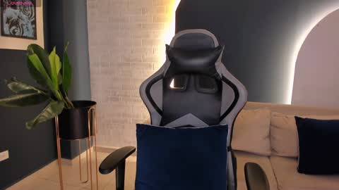 EllaClark online show from 19, 1, 2025