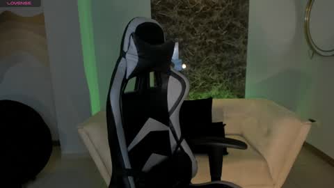 EllaClark online show from 2, 2, 2025