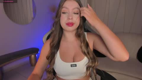 EllaClark online show from 4, 3, 2025