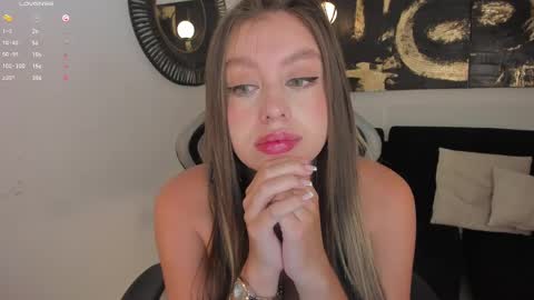 EllaClark online show from 11, 3, 2025