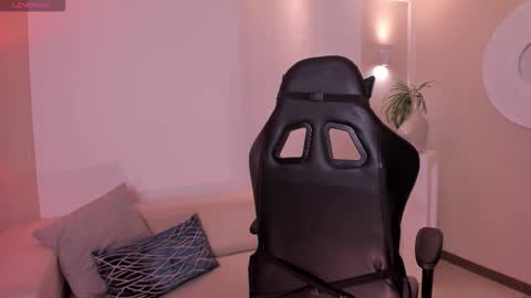 EllaClark online show from 8, 9, 2025