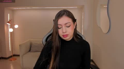 EllaClark online show from 15, 9, 2025