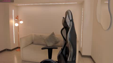 EllaClark online show from 17, 9, 2025