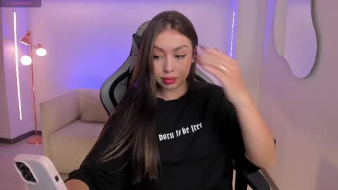 EllaClark online show from 18, 9, 2025