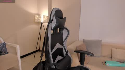 EllaClark online show from 26, 9, 2025