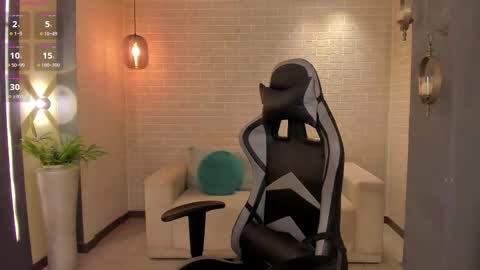 EllaClark online show from 8, 10, 2025