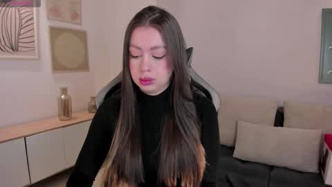 EllaClark online show from 17, 10, 2025