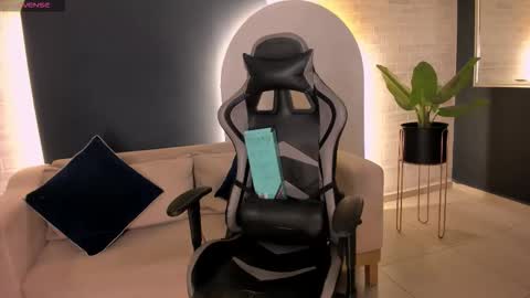 EllaClark online show from 4, 11, 2025