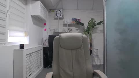            online show from 28, 9, 2025