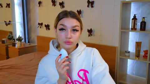 ellamilla online show from 24, 12, 2024