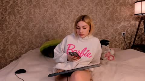 ellamilla online show from 4, 3, 2025