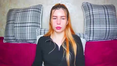 EllaNuar online show from 24, 9, 2025