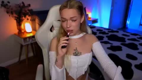 Ella online show from 6, 7, 2026