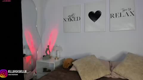 Snapshot of ellegisellee chatting on 9, 8, 2026 Yiss online show from 9, 8, 2026