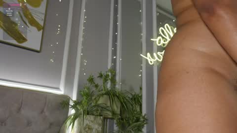 Snapshot of ellette_ chatting on 8, 5, 2026 princess online show from 8, 5, 2026