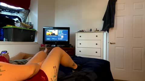 elliebug324 online show from 26, 10, 2025