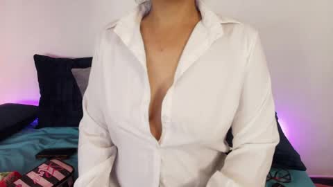 Snapshot of elliee1 chatting on 18, 5, 2026 elliee1 online show from 18, 5, 2026