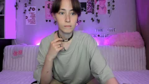 Snapshot of elliefromthemoon chatting on 17, 7, 2026 Ellie online show from 17, 7, 2026