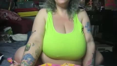 Snapshot of ellielouise11 chatting on 30, 10, 2025 Ellie Louise online show from 30, 10, 2025