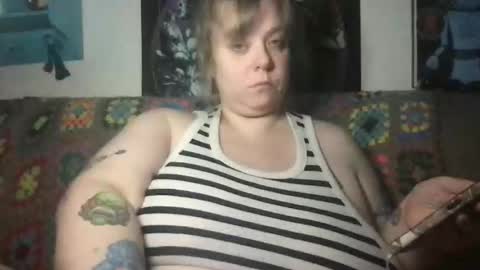 Snapshot of ellielouise11 chatting on 1, 12, 2025 Ellie Louise online show from 1, 12, 2025