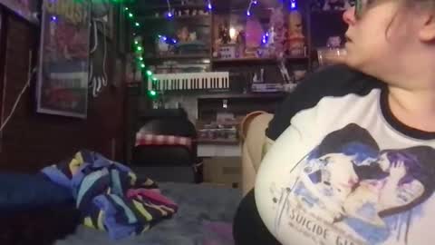 Snapshot of ellielouise11 chatting on 15, 12, 2025 Ellie Louise online show from 15, 12, 2025