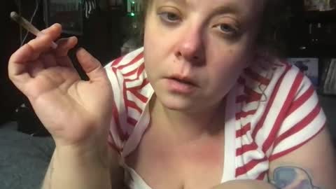 Snapshot of ellielouise11 chatting on 17, 12, 2025 Ellie Louise online show from 17, 12, 2025